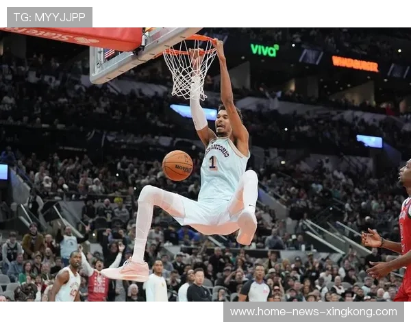 马刺新人上演关键抢断助攻惊艳全场