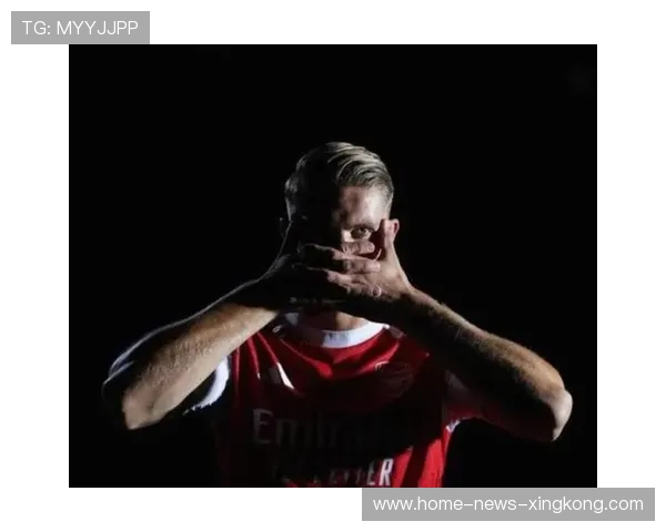 阿森纳通过小组配合不断撕开防守,场面主动